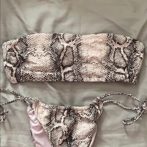 NEVER WORN VS Bandeau bikini top